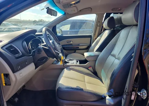 2017 Kia Sedona Lx z USA, uszkodzony, nr VIN KNDMB5C16H6313768